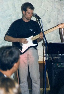 Hier spielte er mit seiner Band 1997 live im Bar/Dancing Grotto in der Krone in Domat/Ems